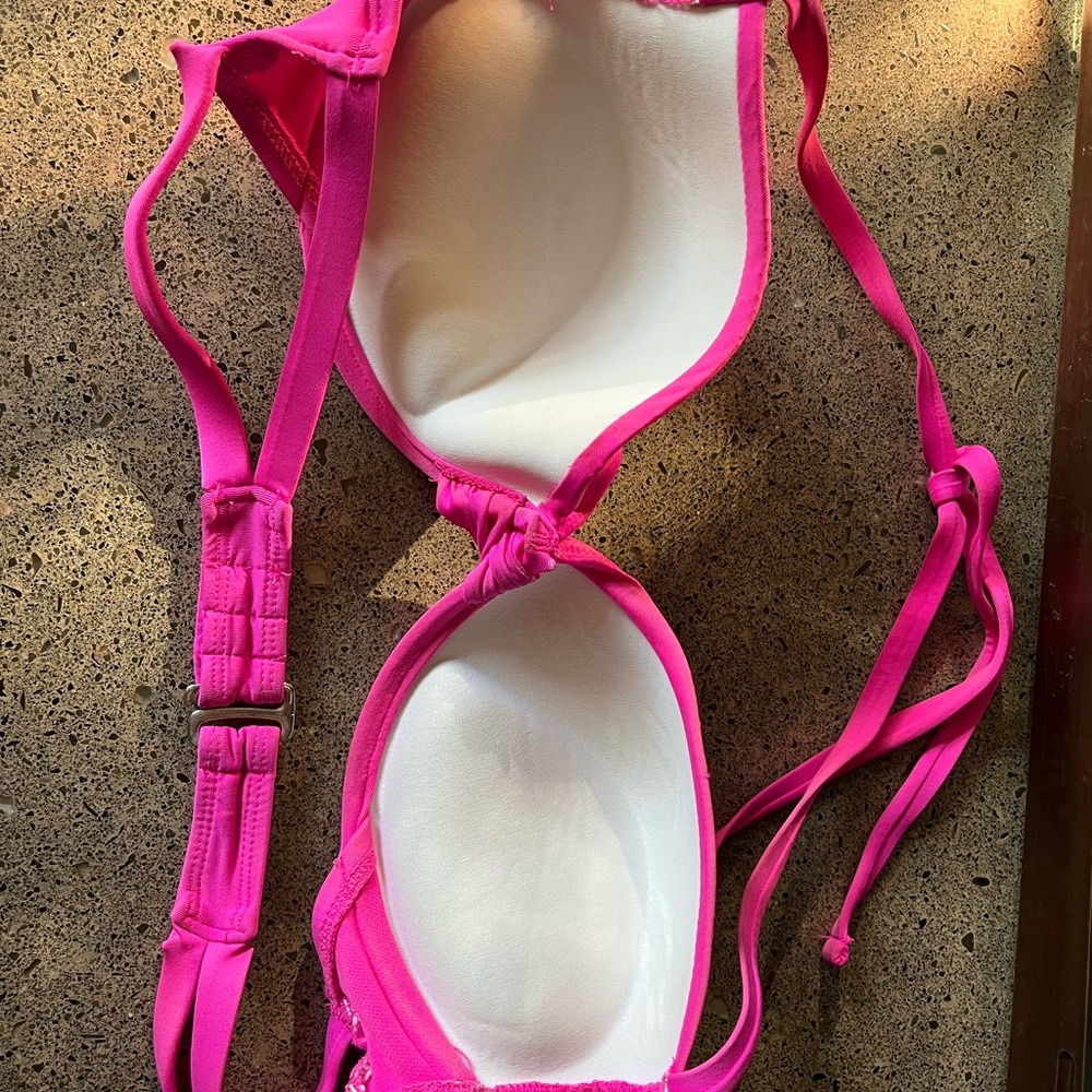 pink bikini - Picture 3 of 5